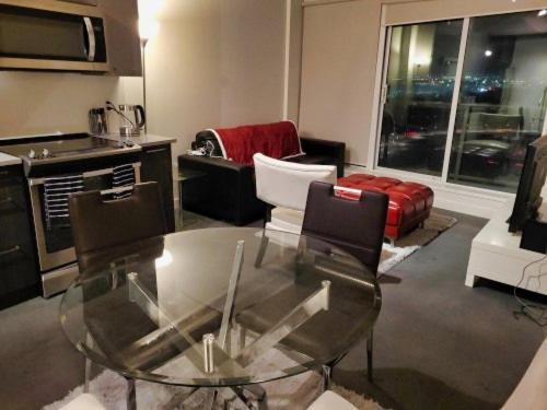 Furnished 1 Bedroom In East Village By Signature Suites Ltd YYC Esterno foto