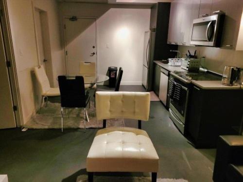 Furnished 1 Bedroom In East Village By Signature Suites Ltd YYC Esterno foto